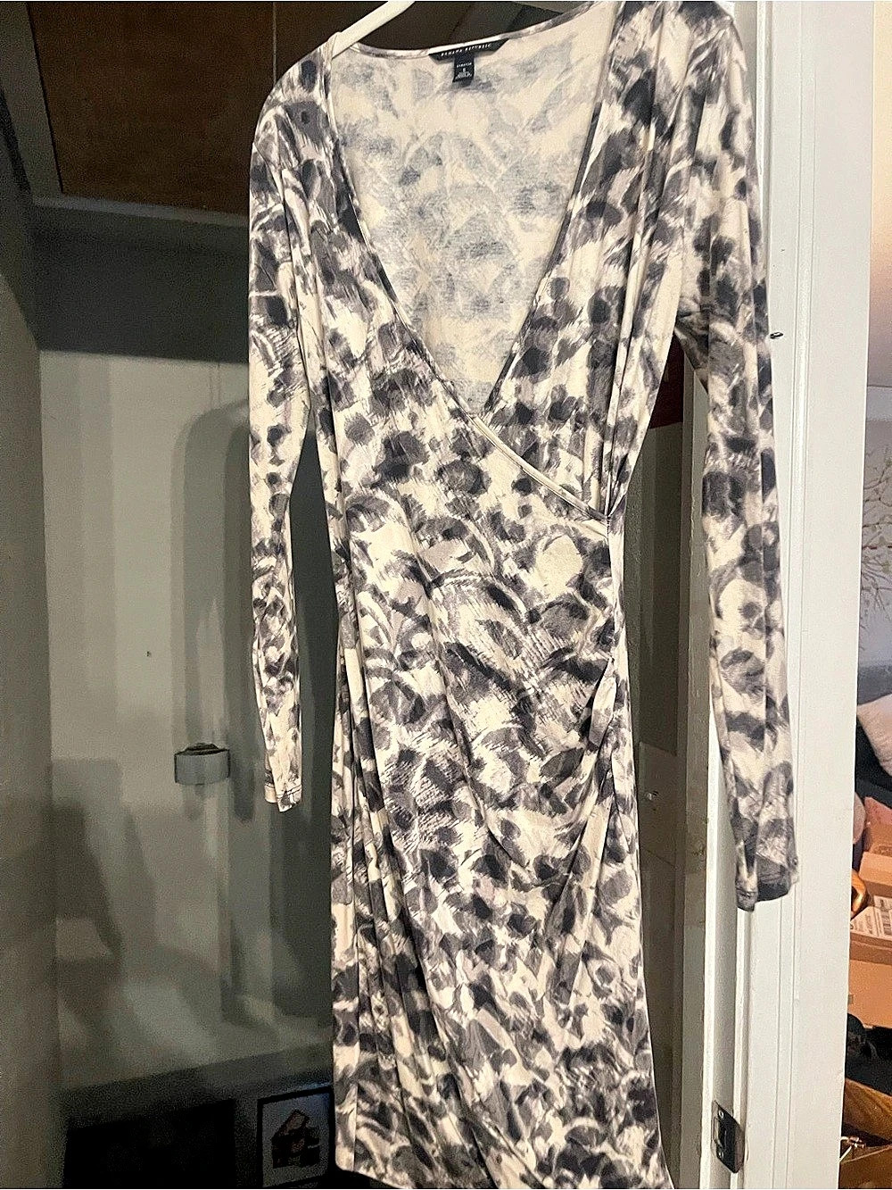Banana Republic Abstract Wrap Midi Dress in Gray & White Size Small